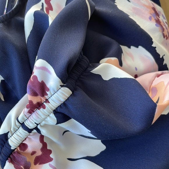 Floral romper with synched waist. - Picture 3 of 3